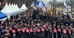 의료계 총궐기에 제약영업맨 동원설…애먼 불똥 우려