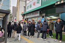 가격 파괴 그 약국 결국 가격 조정…시장 정화 스텝 밟을까