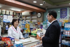 서울 김위학 지부장, 금천구 공공심야약국 격려 방문