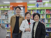 서초, 선구자 회원 36인 방문 카네이션 전달