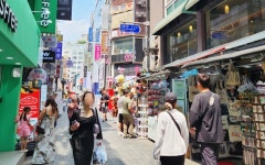 늘어나는 관광객에 약국도 ↑ 명동에 볕들까?