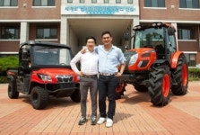 한국농수산대학 재학생, 트랙터 이용해 전국 일주 진행