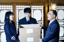 최연소 세종대왕 나눔 봉사대상 조용하·조경화 남매, 정홍원 국무총리 특별초청 오찬 간담회 참석