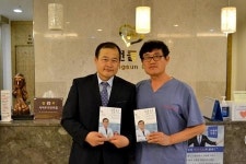 웅선의원, 병원이름 공모 대상자 서동열 씨 100만원 시상