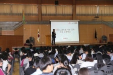 충주 국원고 전교생, 세계교육문화원과 함께 ‘캄보디아 학용품 보내기 캠페인’ 및 나눔교육 실시