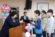 하림, 익산 지역 7개 초등학교 졸업생 46명에게 사랑의 장학금 전달