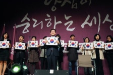 홍익당 창당 승인… 윤홍식 당대표 제19대 대통령 선거 출마 선언