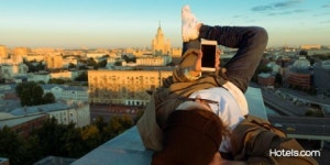 호텔스닷컴 “한국인, 여행 중 스마트폰 3.9시간 소비”