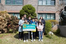 녹색교통, 서울 양천구 남명초·성동구 경동초에 ‘가방 안전덮개’ 등 900여개 전달