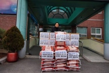 천안 신경식검도교실, 천안시 성정동 경로당에 기부물품 전달