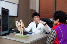 청주 서울연합메디컬정형외과 신재명 원장 “겨울철 허리디스크, 초기 증상 시 내원하면 비수술적 치료로 호전 가능해”