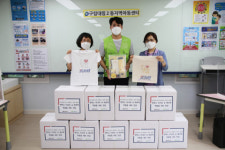 함께하는 한숲, 재단법인 한국의학연구소와 봉사활동 물품 및 학용품 세트 전달