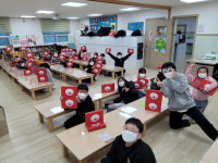 부스러기사랑나눔회-디홈바이오 지역아동센터, 아동의 건강한 성장 위한 ‘잭과 홍나무’ 후원 물품 전달