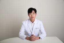 휴메디컬, 휴식가전 브랜드 ‘휴밴드’ 키닥터로 김태오 원장 선정