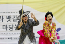 임대아파트에서 만나는 감성마당놀이… 극단갯돌, 문화소외계층 대상 ‘신나는 예술여행’ 공연