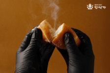 경주 대표 찰보리 브랜드 ‘단석가’ 100% 경주산 찰보리로 만든 ‘찰보리소금빵’ 연남동 상륙