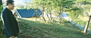 [(38) 지역별 유적지와 기념사업 - 강원도] 홍천 풍암리 전적지에 1977년 위령탑 세우고 매년 제사