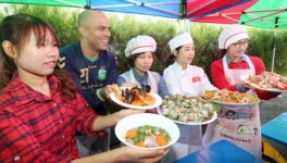 제 고향 음식 맛보세요