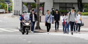 오토바이 무법 질주 전주 덕진광장 사거리 가보니…