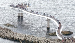 [부산] 돌아와요 부산항에 콧노래 부르며 바다 위 구름 길 걸어볼까