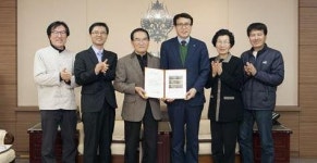 김제시 진봉면 김용태 씨, 전북대박물관에 유물 101점 기증