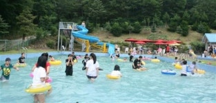 와룡자연휴양림서 신나는 물놀이를