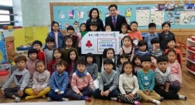 김제 성만유치원, 전북교육장학재단에 난치병 환자 성금 전달