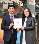 전북사회복지공동모금회, 성도애드기획에 착한기업 현판 전달