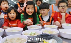 “전통음식 만들기 신나요”