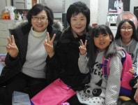 전주 덕진구청, 저소득가정 어린이 찾아 입학선물 전달