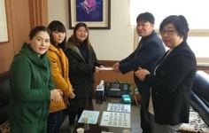 전주동북초 5학년 학생들, 금암2동에 이웃돕기 성금 기탁