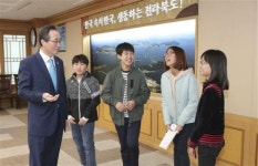 전주 서문초 학생들, 송하진 도지사와 깜짝 만남 가져
