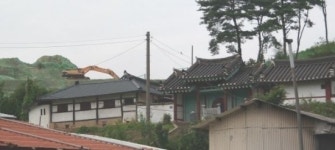 군산 향토유산 염의서원 마구잡이식 철도공사로 몸살