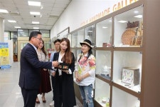 전주시 완산구, 청사 1층 로비에 지역 예술가 작품 전시