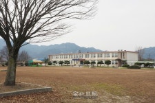 [철의 궤도: 전라선 철길 답사기 ⑫ 주생역·옹정역] 자물쇠 채운 간이역, 가을도 떠나가네