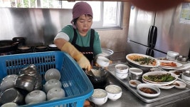 [일본 인기드라마 고독한 미식가 촬영한 전주 평화동 토방 음식 먹어보니] 고로상의 선택 청국장 백반…숭늉까지 엄마 손맛