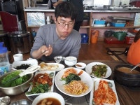 [일본 인기드라마 고독한 미식가 촬영한 전주 평화동 토방 음식 먹어보니] 고로상의 선택 청국장 백반…숭늉까지 엄마 손맛