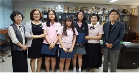 한국여성소비자연합 익산지부, 이일여고 학생에 장학금 전달