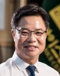 전북인재육성재단에 3년째 장학금 기탁한 김왕배 이택영농조합법인 대표 청년이 커야 전북이 삽니다