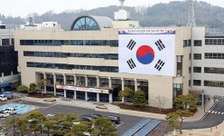 정읍시청에 대형 태극기 게첨