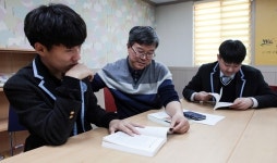 제자와 일상 나누는 익산 황등중 한승진 교사 학생들 삶의 방향 찾는 데 도움 주고 싶어