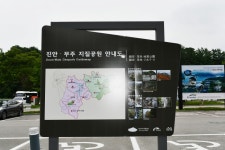 [전북의 재발견] 마이산 트레킹 여름, 베일에 싸인 전북 진안고원 마이산으로 트레킹 떠나요!