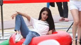 [덕화다방] 러블리즈 케이·미주, 첫 출근에 문전성시 이룬 강릉 경포해변