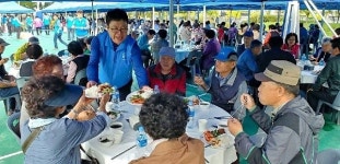 전주완산로타리클럽, 어르신 사랑가득 중식 나눔