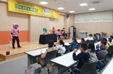 완주 둔산영어도서관, 책 읽어주세요 프로그램 운영