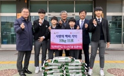 익산부송중 창업동아리 청소년비즈쿨, 백미 11포 기탁