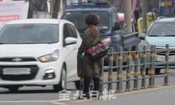 횡단보도 이용하려면 300m…무단횡단 빈번