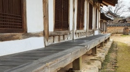 [안성덕 시인의 감성 터치] 툇마루