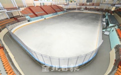 전주빙상경기장 21억 재단장, 부실 공사 의혹에 중지