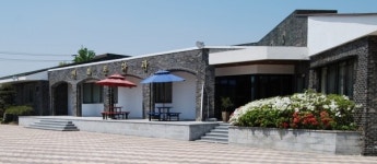 천장에서 비 뚝뚝…전북문학관 건립 속도 낼까